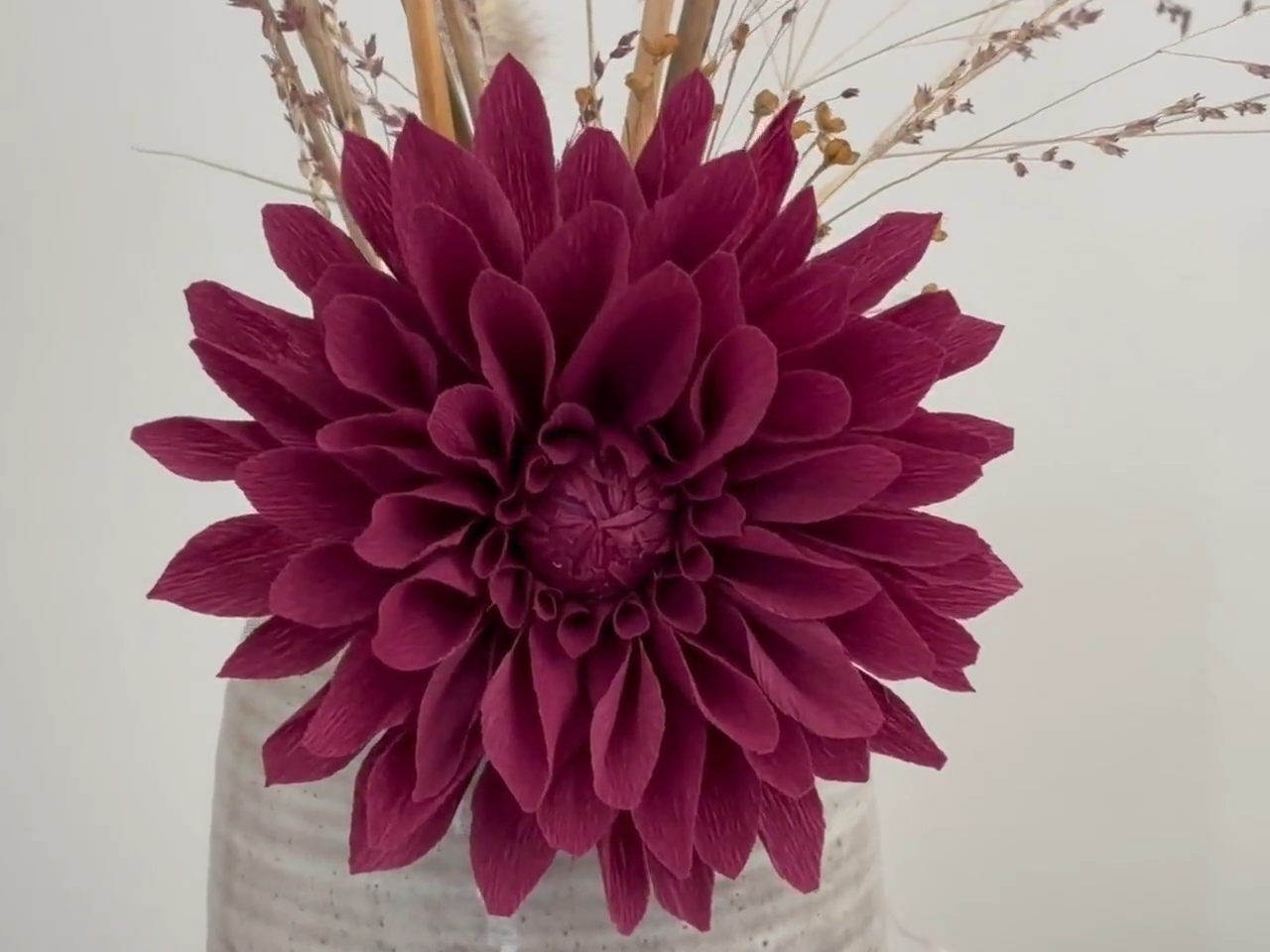 Lustre floral suspendu, Dahlias